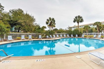 Walk to Beach from Hilton Head Condo with Resort Pool - image 4