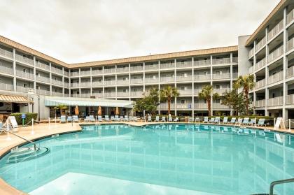 Hilton Head Resort Condo with Beach and Pool Access! - image 2