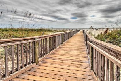 Hilton Head Island Resort Condo - Steps to Beach! - image 8