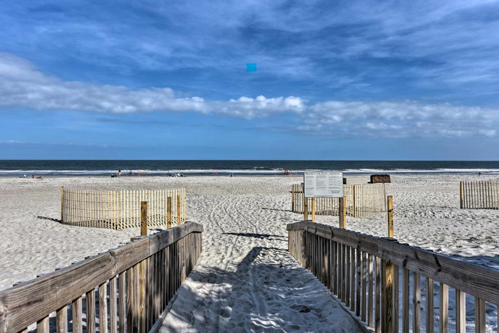 Resort Condo on Hilton Head with Pool Walk to Beach - image 3