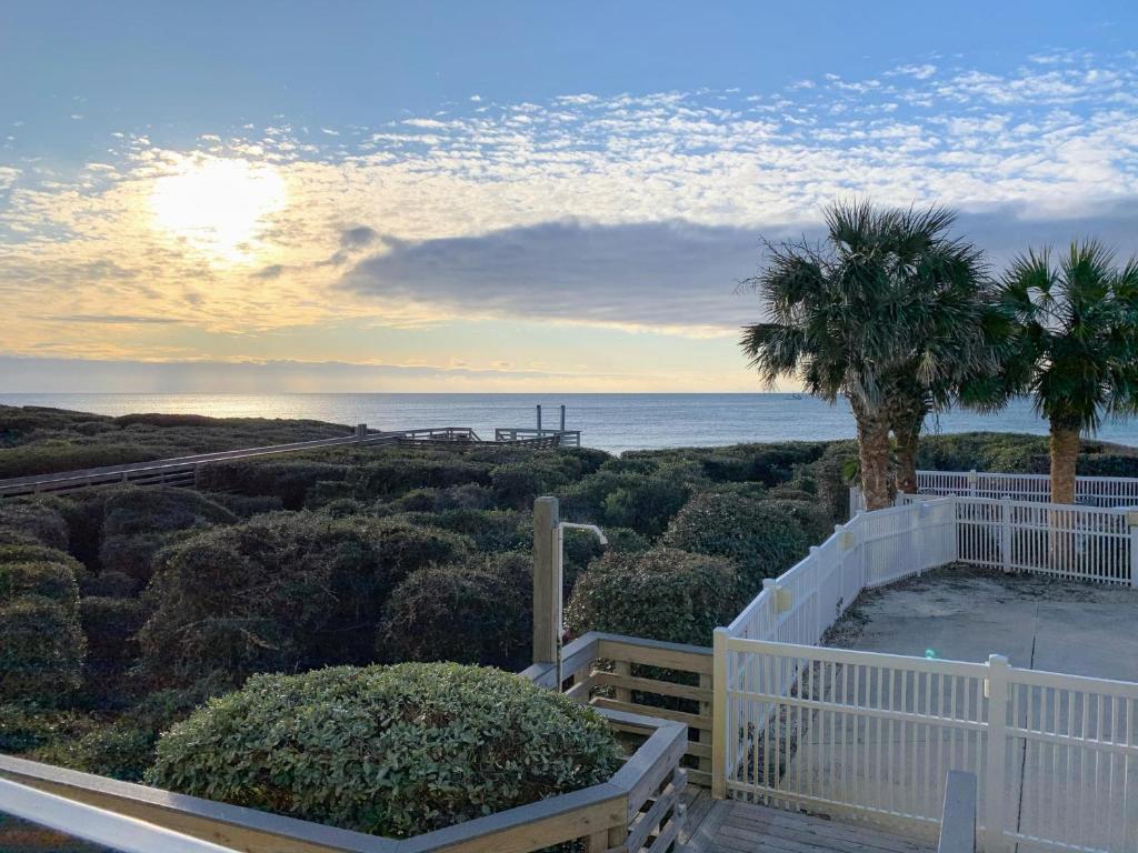 Ocean Club Resort - Ocean front w pools - main image