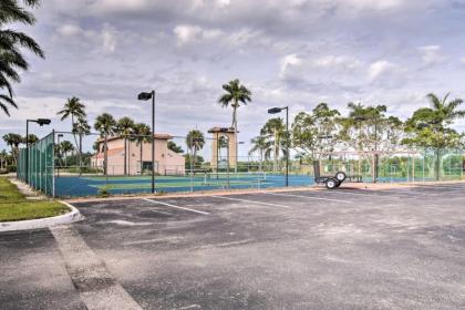 Naples Studio with Resort Amenities - Near Marina! - image 9