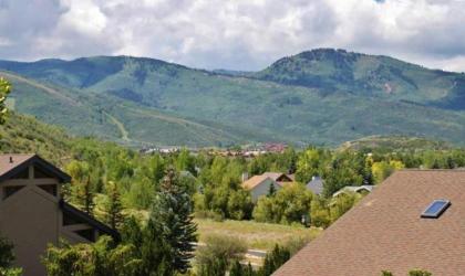 Mountain-View Retreat with Deck - 2 Mi to Ski Resort - image 12