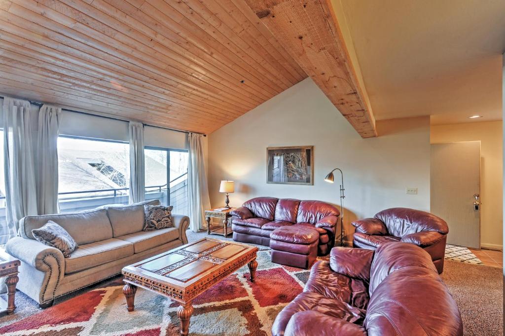 Mountain-View Retreat with Deck - 2 Mi to Ski Resort - image 7