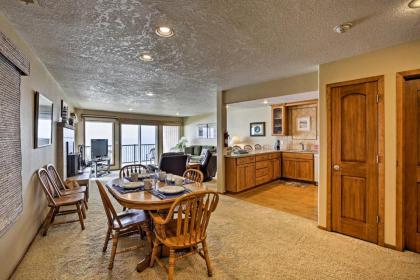 Resort-Style Lincoln Beach Condo with Balcony and View! - image 16