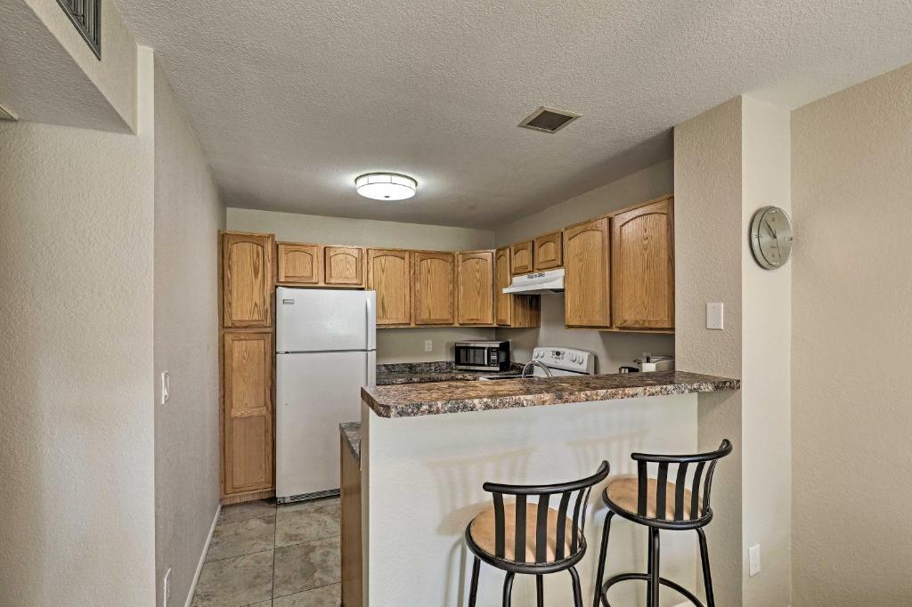 Tranquil Condo in Park Setting with Kitchen and Patio! - image 5