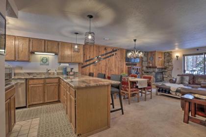 Cozy Ski Condo with Hot Tubs 3 Mi to WP Resort! - image 15