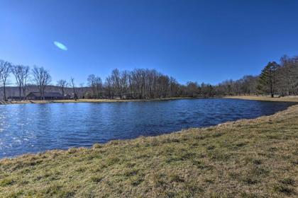 Family Cabin Walk to Lake Wallenpaupack and Marina! - image 15