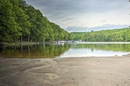 Kid-Friendly Lake Ariel Cabin with Resort Amenities! - image 17