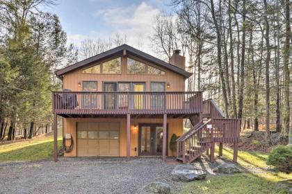 Kid-Friendly Lake Ariel Cabin with Resort Amenities! - image 7