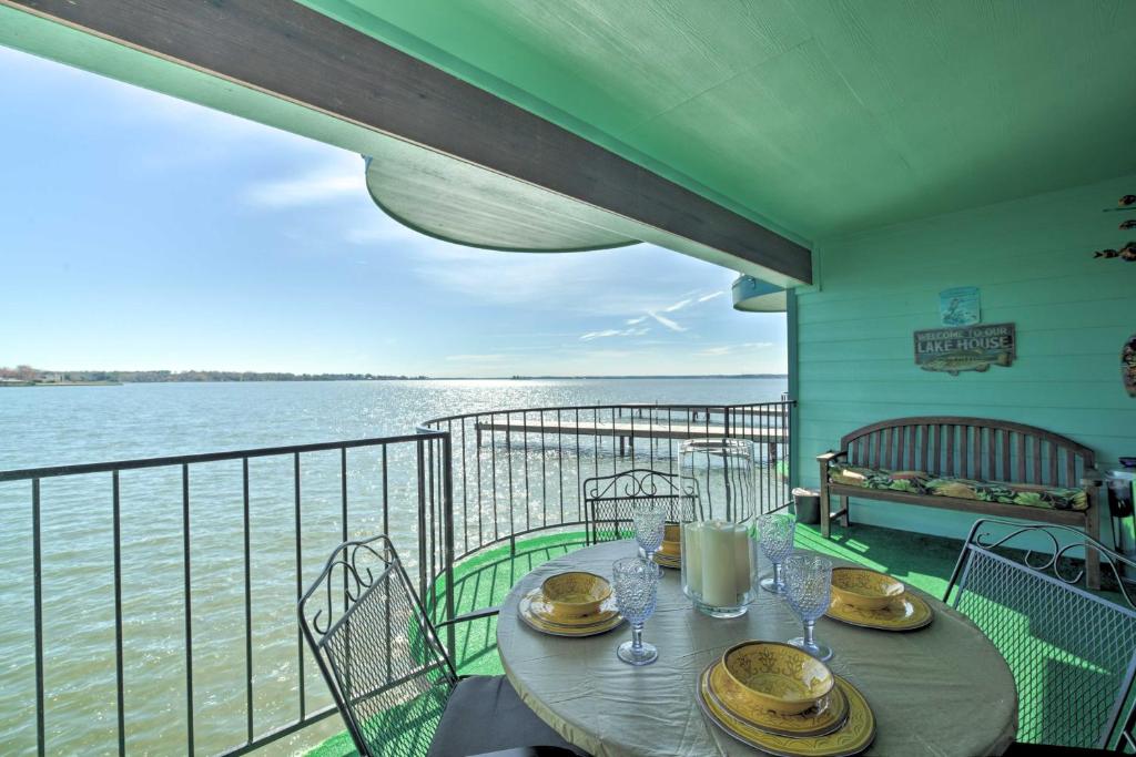 Resort-Style Lake Conroe Retreat with Balcony and View - main image