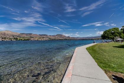 Chelan Resort Suites: Water Sunset (#303) - image 11