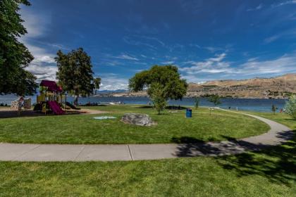 Chelan Resort Suites: Water Sunset (#303) - image 3