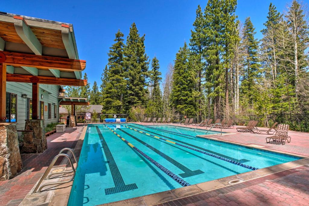 Truckee Home with Premier Northstar Resort Amenities - image 3