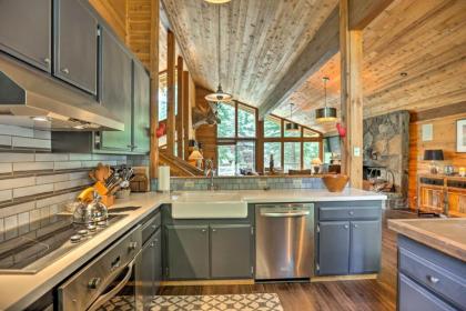 Expansive Truckee Cabin with Deck and Resort Amenities - image 14