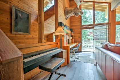 Expansive Truckee Cabin with Deck and Resort Amenities - image 16