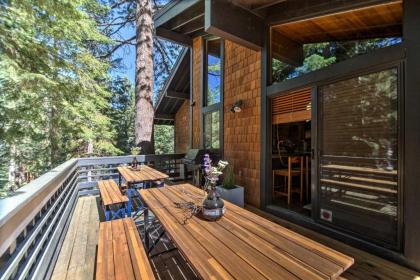 Expansive Truckee Cabin with Deck and Resort Amenities - image 20