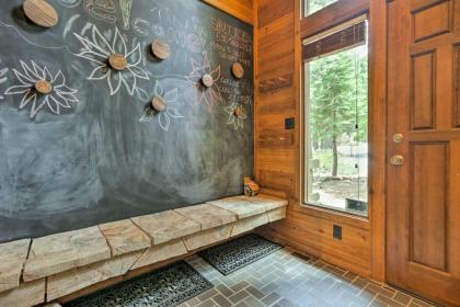 Expansive Truckee Cabin with Deck and Resort Amenities - image 4