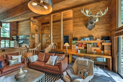 Expansive Truckee Cabin with Deck and Resort Amenities - image 9