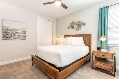 Captivating Home with Themed Bedrooms Water Park Access Near Disney - image 14