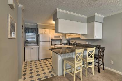 Emerald Isle Resort-Style Condo Walk to Beaches! - image 7