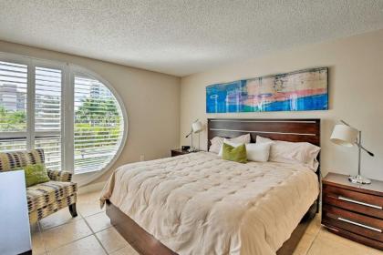 Marco Island Beach Nook with Resort Amenities! - image 12