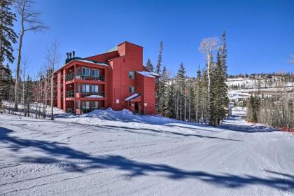 Ski-In and Ski-Out Condo with Resort Amenities! - image 1