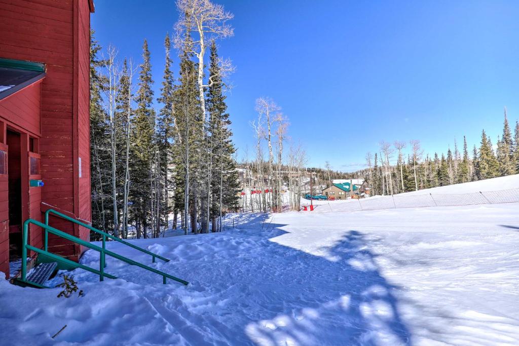 Ski-In and Ski-Out Condo with Resort Amenities! - image 4