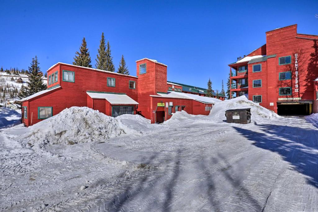 Ski-In and Ski-Out Condo with Resort Amenities! - image 6