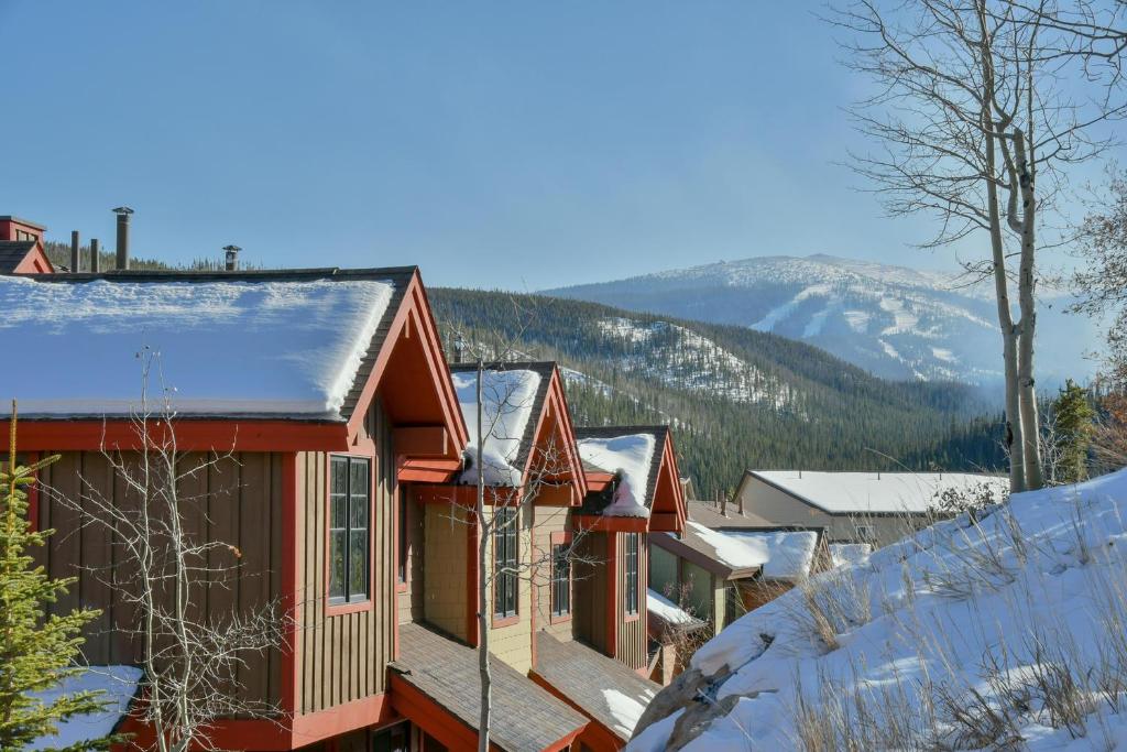 Luxury Chalet #1240 Near Resort With Hot Tub & Great Views - FREE Activities & Equipment Rentals Daily - image 2