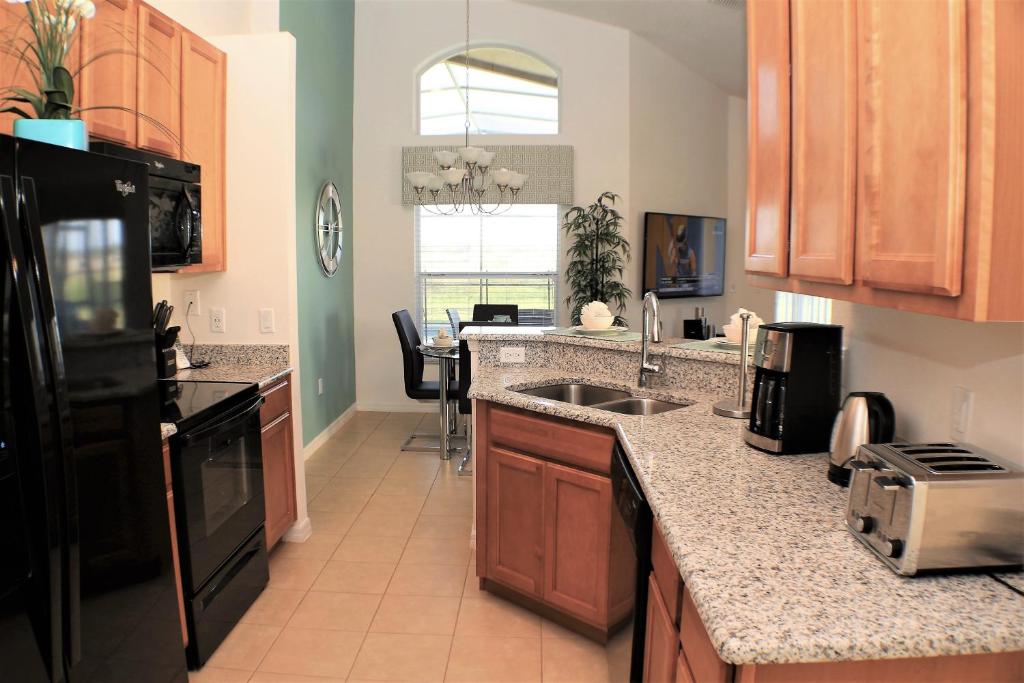 Crofton Springs- 4 bedroom pet friendly vacation home on a gated golf resort with a private pool and spa - image 4