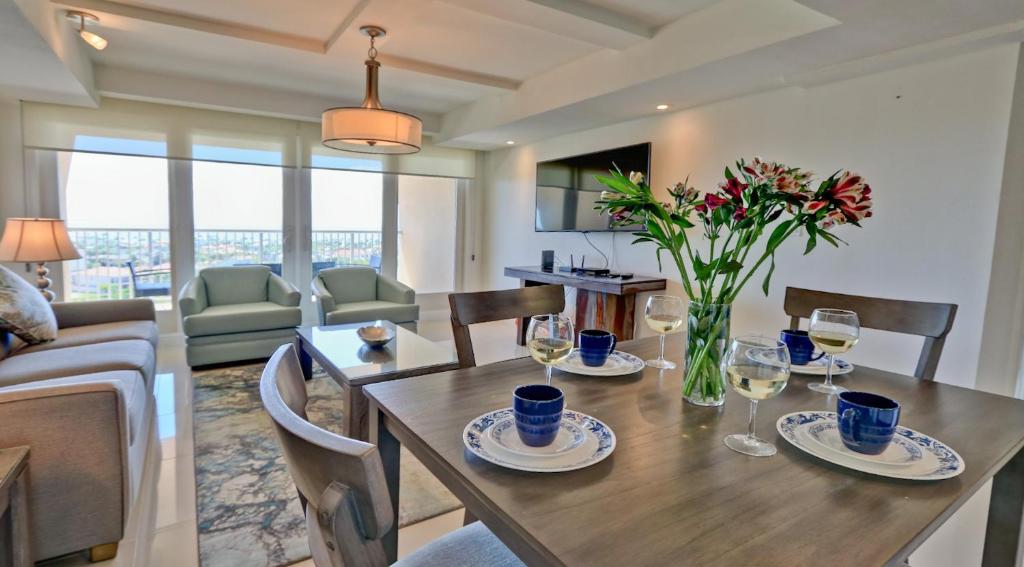 Panoramic Island View! NEW 1 BR spacious condo in beachfront resort Pet Friendly - image 4