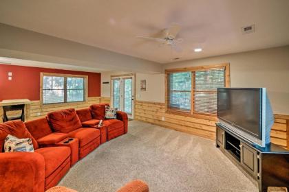 Spacious Chalet with Deck in Massenutten Resort! - image 16