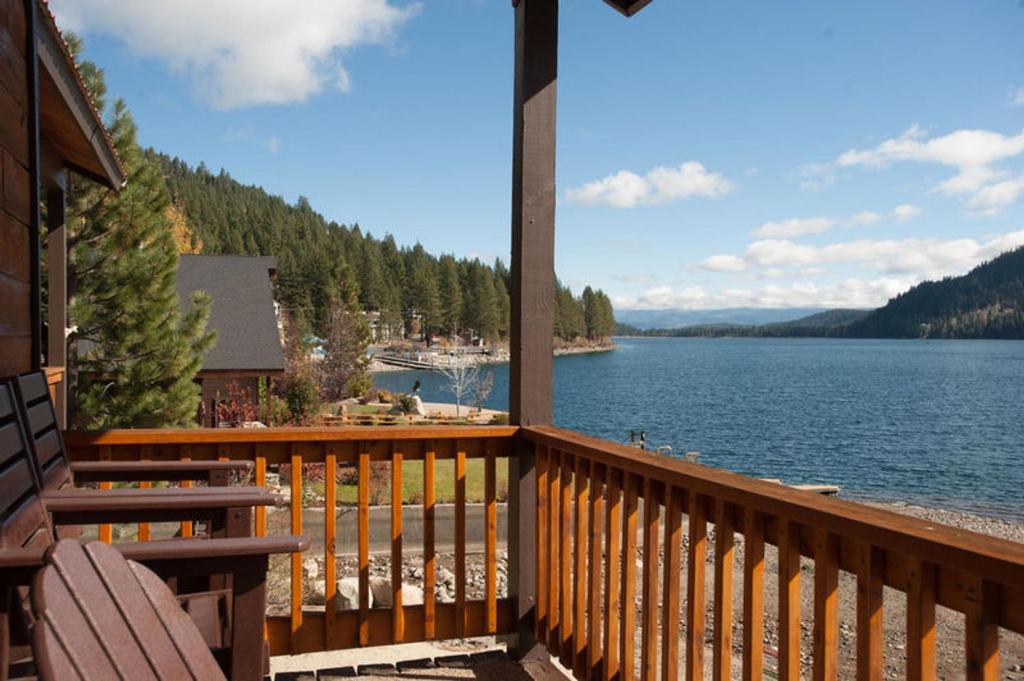 Donner Vista at Donner Lake Village Resort by Tahoe Mountain - image 3