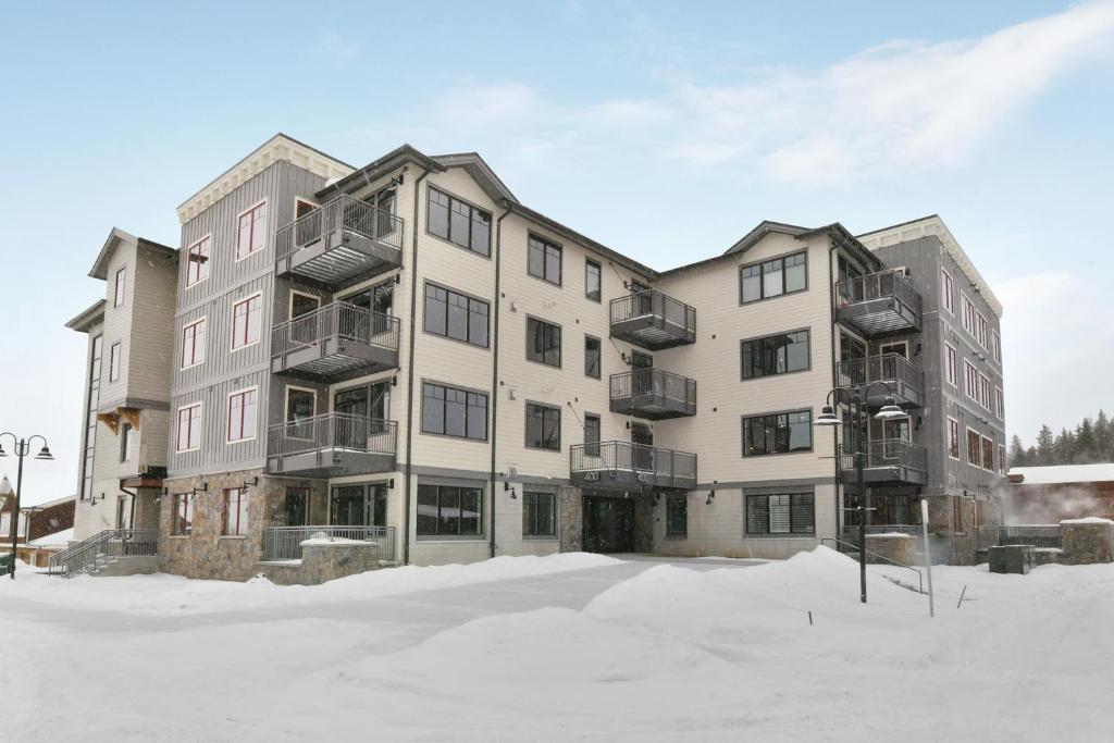 New Luxury Loft #404 Near Resort - Huge Hot Tub & Views - FREE Activities & Equipment Rentals Daily - image 7