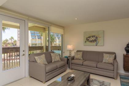 Easy living down by the sea! Close to the beach & pool in beautiful beachfront resort - image 1