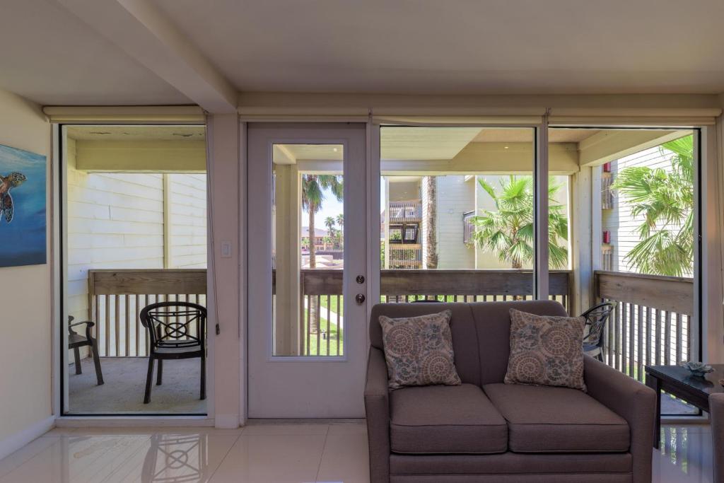 Destination Relaxation! Steps to the pool & beach in beautiful beachfront resort - image 7