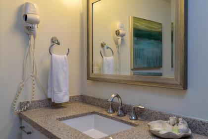 Vacation state of mind! Elegant Bayview beachfront resort shared pools & jacuzzi. Pet friendly - image 13