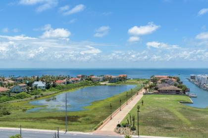 Vacation state of mind! Elegant Bayview beachfront resort shared pools & jacuzzi. Pet friendly - image 18