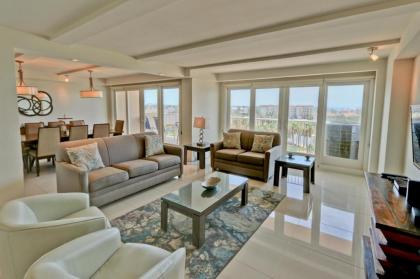 Soak up the sun! Spacious Bayview condo beachfront resort with shared pools & jacuzzi Pet Friendly - image 1