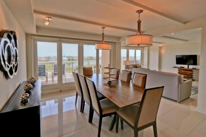 Soak up the sun! Spacious Bayview condo beachfront resort with shared pools & jacuzzi Pet Friendly - image 2