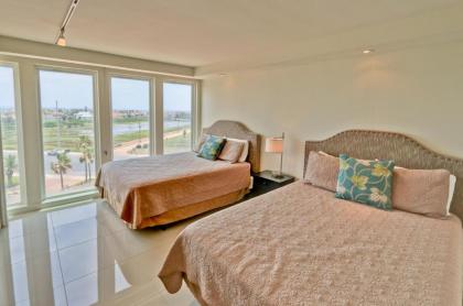 Soak up the sun! Spacious Bayview condo beachfront resort with shared pools & jacuzzi Pet Friendly - image 9