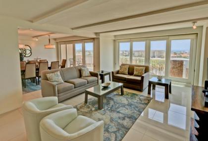 Wake up in paradise! Chic Bayview condo in beautiful beachfront resort shared pools jaccuzi pet friendly - image 1