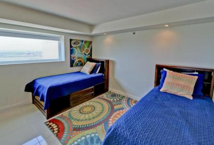 Wake up in paradise! Chic Bayview condo in beautiful beachfront resort shared pools jaccuzi pet friendly - image 11