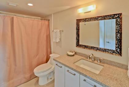 Wake up in paradise! Chic Bayview condo in beautiful beachfront resort shared pools jaccuzi pet friendly - image 7