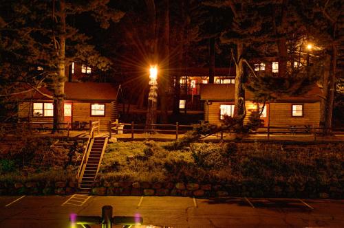 Log Cabins at Meadowbrook Resort - image 7