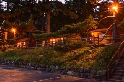 Log Cabins at Meadowbrook Resort - image 8