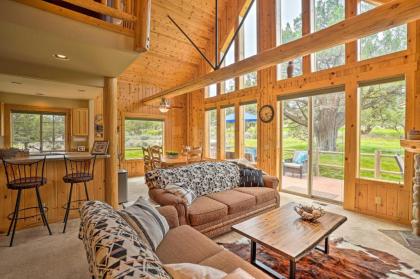 Eagle Crest Retreat with Deck and Resort Access! - image 2