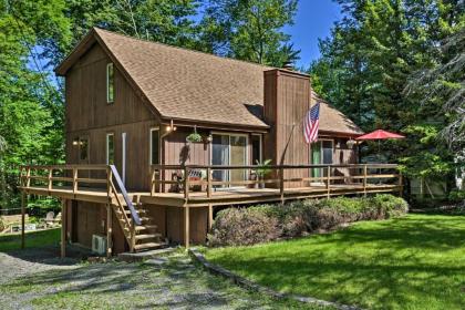 Tobyhanna Cabin with Resort Amenities and Fire Pit! - image 1