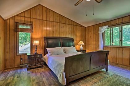 Tobyhanna Cabin with Resort Amenities and Fire Pit! - image 10